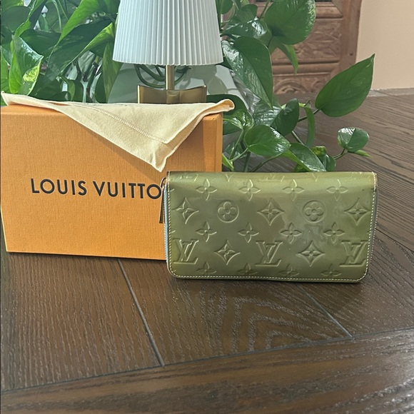 Louis Vuitton Handbags - Louis Vuitton Monogram Vernis Zippy Wallet